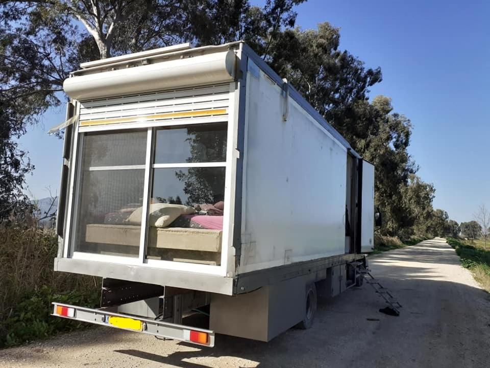 Luxury Caravan Truck In The Golan Heights Bruchim Qela' Alon ภายนอก รูปภาพ